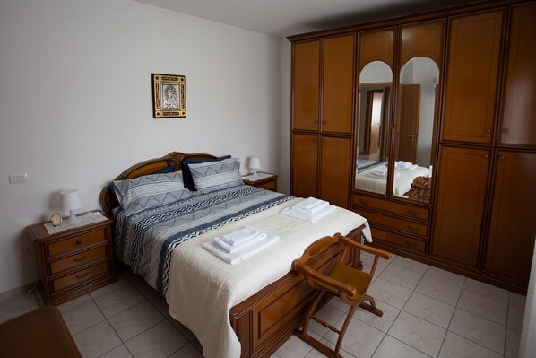 3 多间卧室、熨斗/熨衣板、WiFi、床单