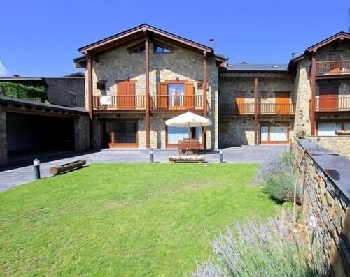 Charming stone and wood house maximum 10 people