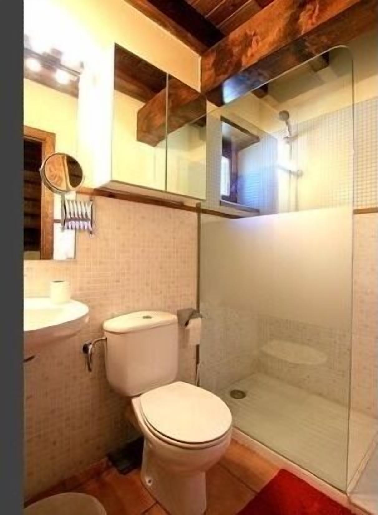 Combined shower/tub, hair dryer, towels, soap
