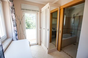 Bathtub, hair dryer, towels