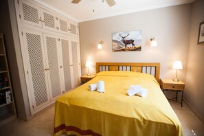 4 bedrooms, in-room safe, iron/ironing board, free WiFi