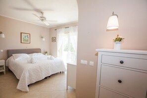 4 bedrooms, in-room safe, iron/ironing board, free WiFi