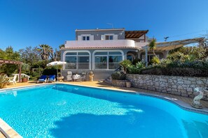 Pool - Villa Madrugada - Swimming pool, jacuzzi, walking distance to town centre & beach (Carvoeiro)