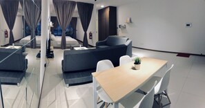 Studio | Desk, iron/ironing board, free WiFi, bed sheets - Romantic Mansion at The Landmark (George Town)