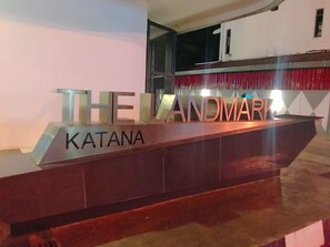 Property entrance - Romantic Mansion at The Landmark (George Town)