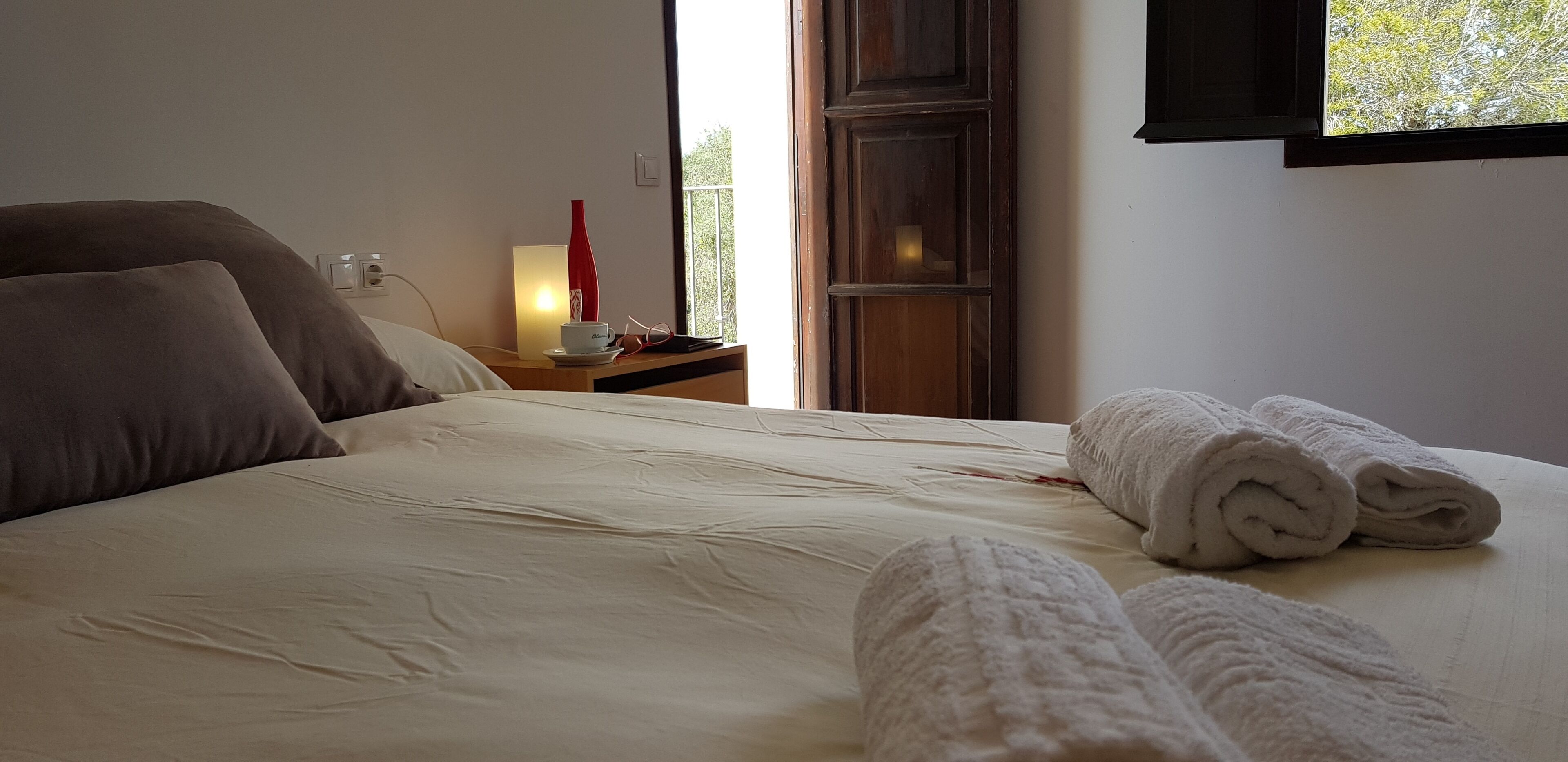 3 bedrooms, iron/ironing board, bed sheets