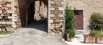 Appartamento TOP villaggio medievale, terzo piano con Wi-Fi e aria condizionata