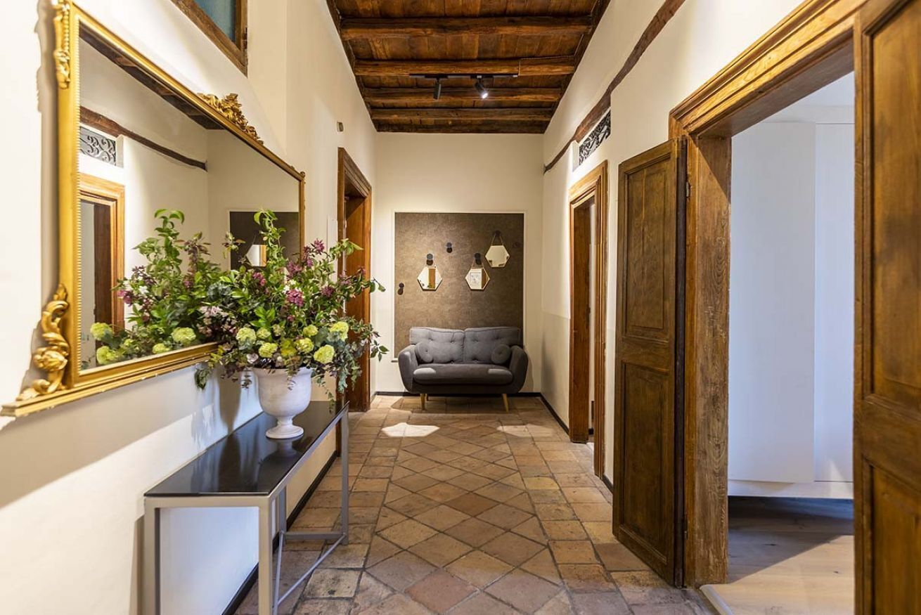 المنشأة من الداخل