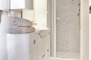 Shower, free toiletries, hair dryer, towels