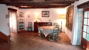 Dining - 19th century house of charm and character in the absolute calm countryside. (Espagnac-Sainte-Eulalie)