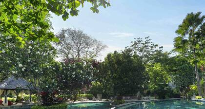 Luxury 2 bedroom/2 bathroom Resort Penthouse, beachclub, free wifi+kids club+gym