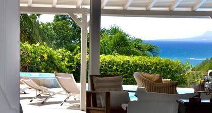 villa MAGAR standing overlooking the sea Pool and Jacuzzi