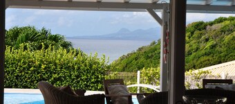 villa MAGAR standing overlooking the sea Pool and Jacuzzi