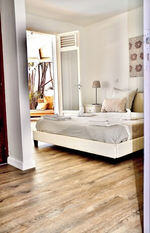 5 bedrooms, iron/ironing board, free WiFi, bed sheets