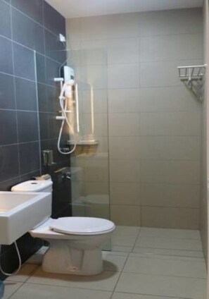 Doccia, set di cortesia gratuito, asciugacapelli, asciugamani