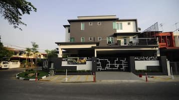 Mặt tiền nơi lưu trú
