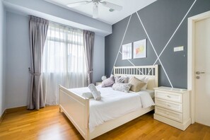 4 habitaciones, muebles diferentes, escritorio y cortinas blackout 