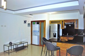 Microwave, coffee/tea maker, cookware/dishes/utensils