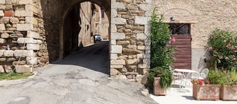 Medieval village flat, second floor with Wi-Fi & aircon