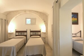 2 chambres, coffres-forts dans les chambres, fer et planche Ă repasser