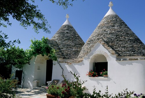 Itria Valley Trulli - Pomegranate Trulli with heated pool and Jacuzzi