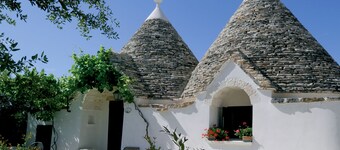 Itria Valley Trulli - Pomegranate Trulli with heated pool and Jacuzzi