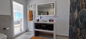 Shower, towels - Villa Momily- fantastic and luxurious villa, excellent sea view! (Moraira)