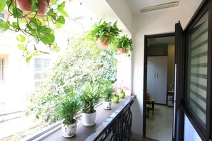 Appartement, 3 slaapkamers, uitzicht op stad | Uitzicht vanaf balkon
