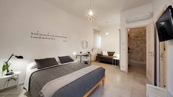 2 Schlafzimmer, Schreibtisch, Bügeleisen/Bügelbrett, WLAN