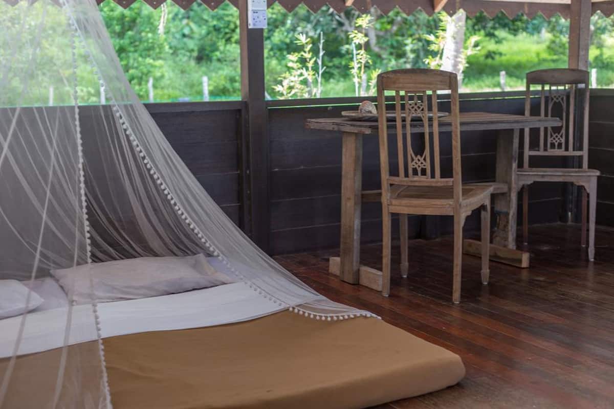 Bungalow (On the beach) | Bàn, bàn ủi/dụng cụ ủi quần áo 
