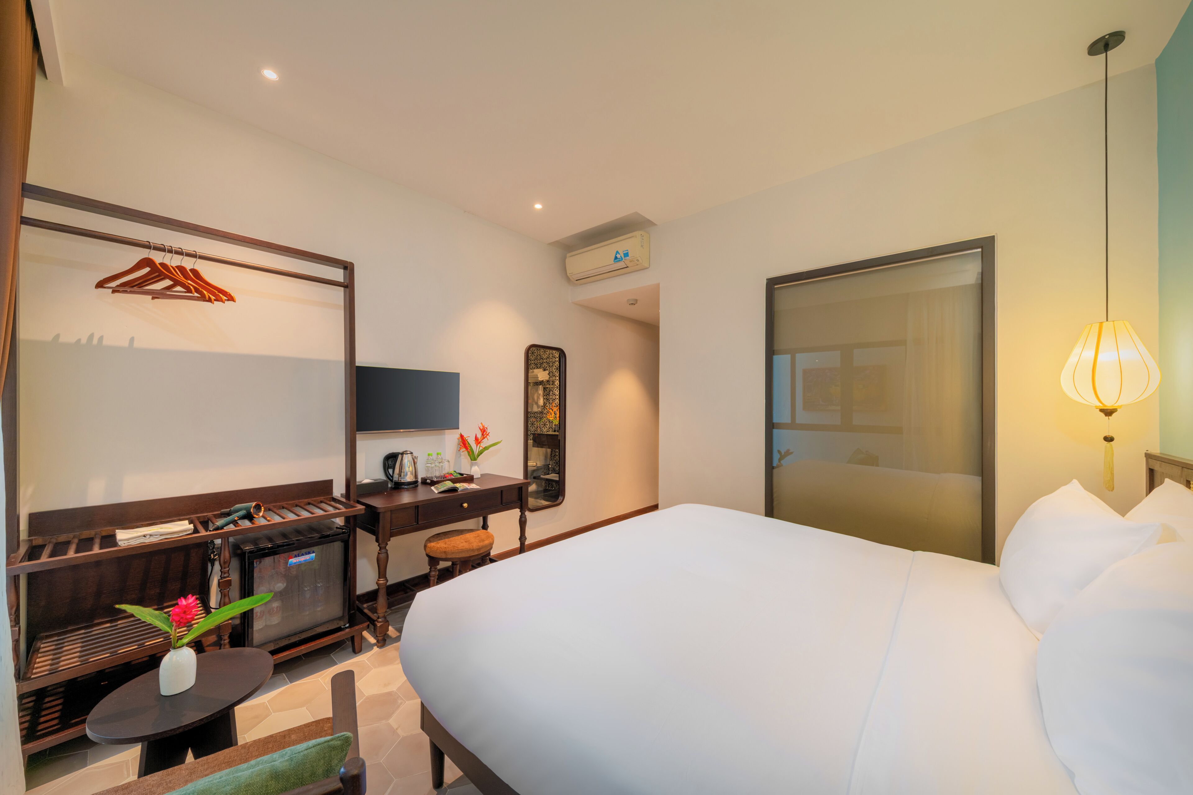 Cortinas blackout, wifi gratis y ropa de cama 