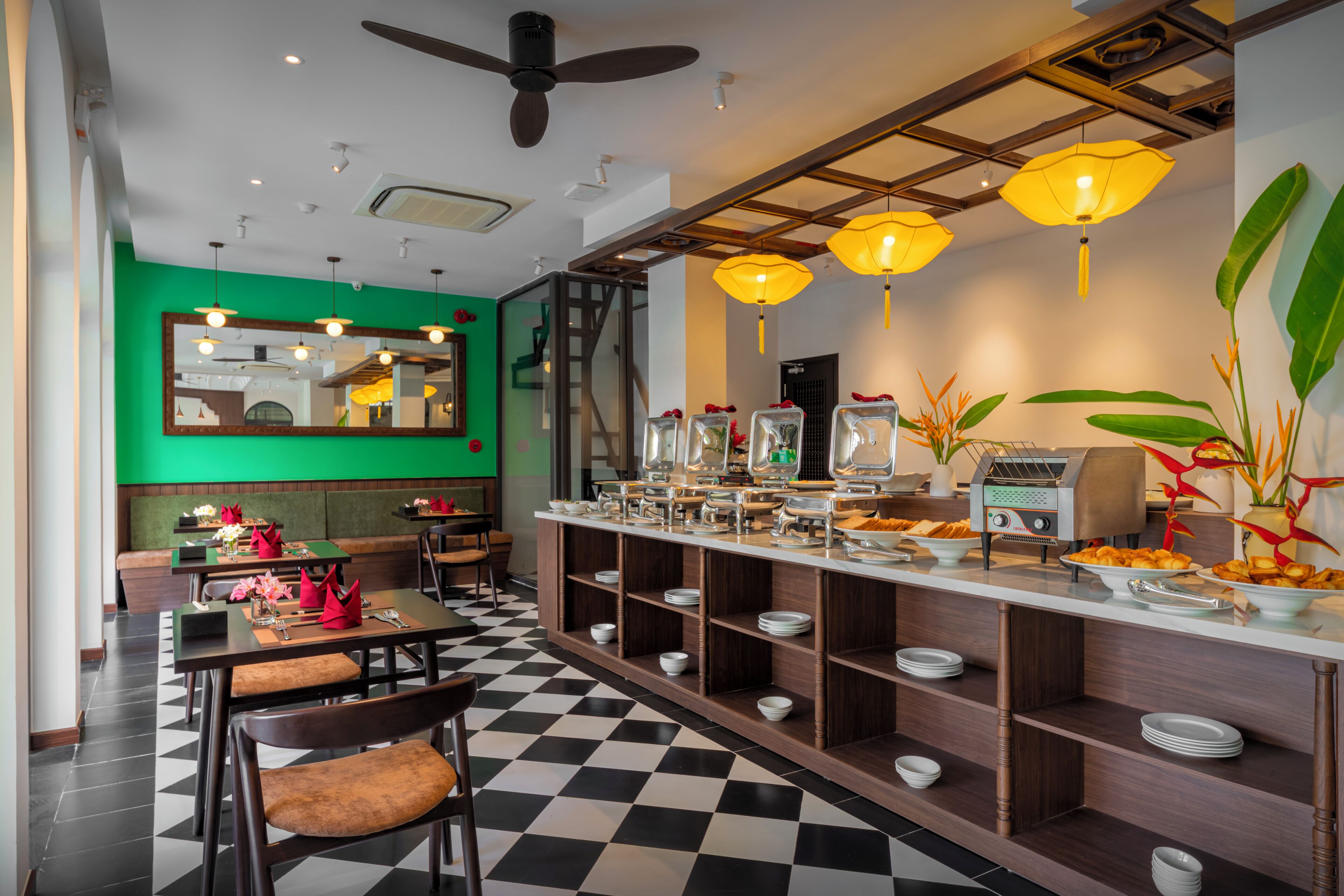 Breakfast, lunch, dinner served; local and international cuisine 