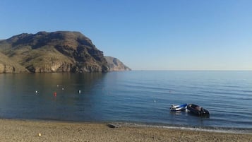 Una spiaggia nelle vicinanze