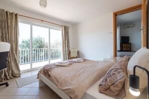 2 bedrooms, iron/ironing board, WiFi, bed sheets - Spacious Family Apartment With Pool (Cavtat)