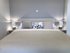 3 bedrooms, in-room safe, iron/ironing board, WiFi