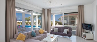 Villa Kelis, kaunis 5BDR Protaras -huvila, kävelyetäisyydellä Fig Tree Baystä