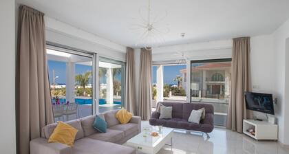 Villa Kelis, Beautiful 5BDR Protaras Villa, walking distance to Fig Tree Bay