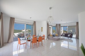 Dining - Villa Kelis, Beautiful 5BDR Protaras Villa, walking distance to Fig Tree Bay (Protaras)