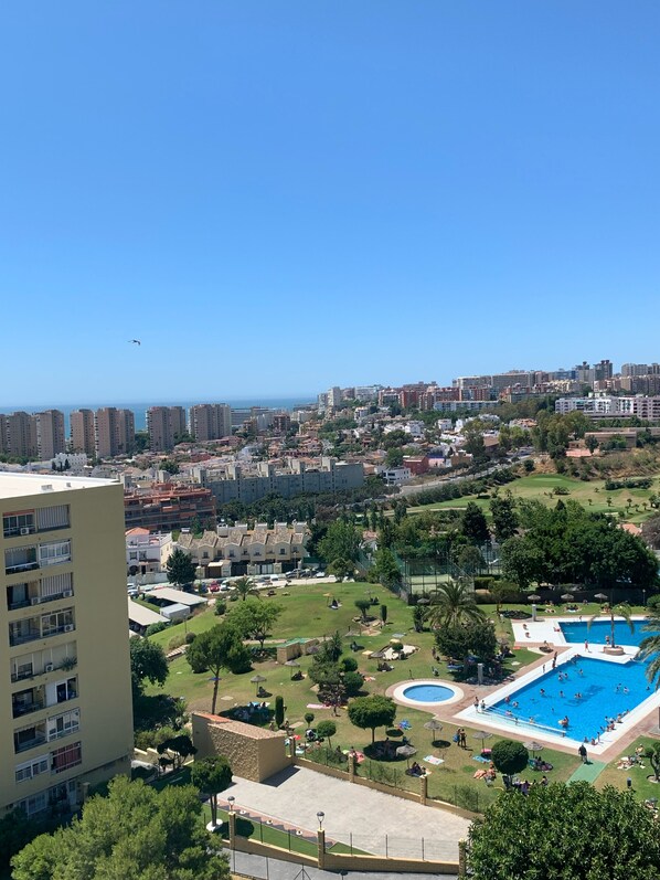 Pool - Magnificent Apartment in Torremolinos (Torremolinos)