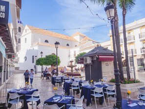 Outdoor dining - Cubo's Casa Manzanares Bijou / private pool / exclusive / free wifi (Alhaurín el Grande)
