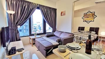 Apartemen Keluarga, 2 kamar tidur, pemandangan laut | Area keluarga | TV LED