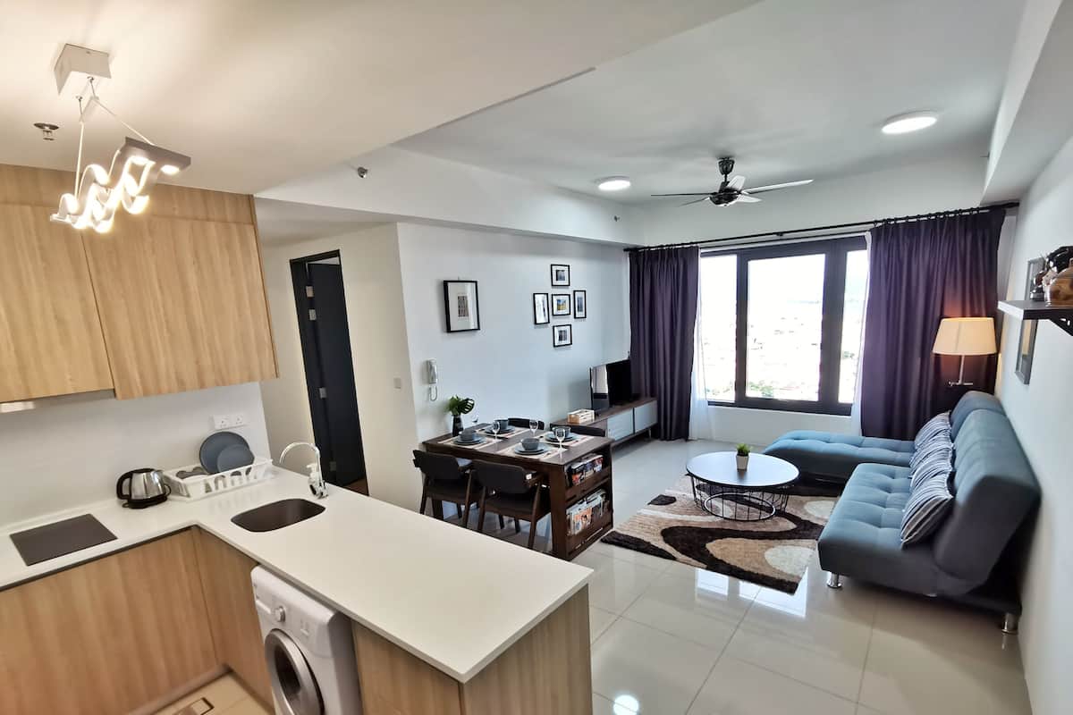 Apartemen Deluks, 2 kamar tidur, pemandangan kota | Area keluarga | TV LED