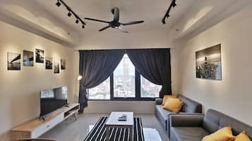 Kamar Twin Keluarga, 2 kamar tidur, pemandangan kota | Area keluarga | TV LED