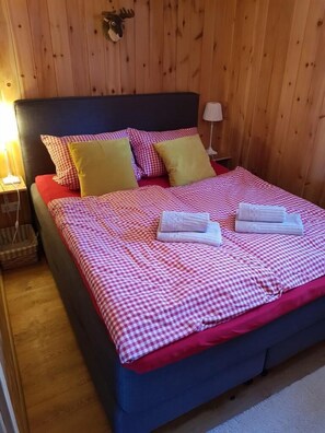 4 bedrooms, WiFi, bed sheets