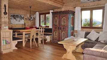 TV, DVD player, books, stereo