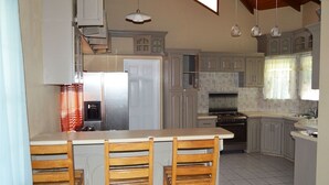 Tủ lạnh, lò vi sóng, lò nướng, bếp nấu 