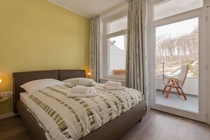 2 bedrooms, in-room safe, desk, iron/ironing board - Dream apartment with tower room, winter garden, sauna, balcony (radiant heater), coffee bar (Sellin)