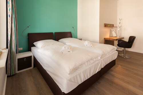 Dream apartment with tower room, winter garden, sauna, balcony (radiant heater), coffee bar