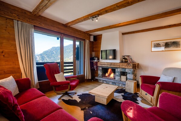 TV, fireplace, DVD player - Beautiful renovated apartment. The view is splendid and clear. The object consists of two double bed (Verbier)