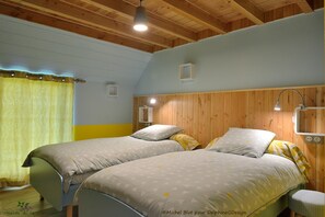10 bedrooms, iron/ironing board, free WiFi, bed sheets